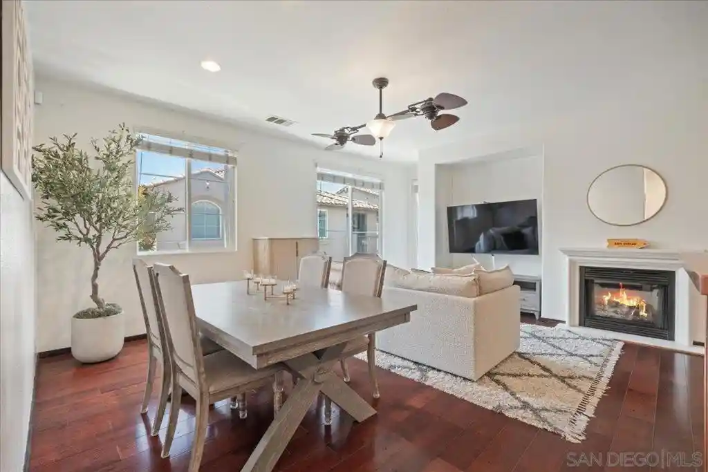 Listing Photo 2 - Condo for sale in 297 Tiburon located at 297 Tiburon, Chula Vista, CA 91914 - Unit #190