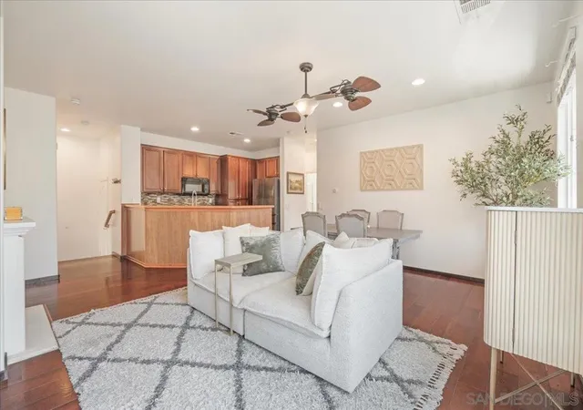 Listing Photo 4 - Condo for sale in building located at 297 Tiburon, Chula Vista, CA 91914 - Unit #190
