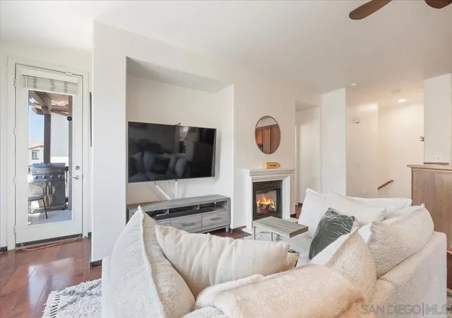 Listing Photo 5 - Condo for sale in building located at 297 Tiburon, Chula Vista, CA 91914 - Unit #190