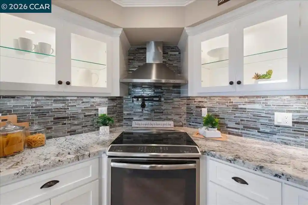 Listing Photo 2 - Condo for sale in 2501 Pine Knl Dr located at 2501 Pine Knl Dr, Walnut Creek, CA 94595 - Unit 2501 Pine Knoll Dr