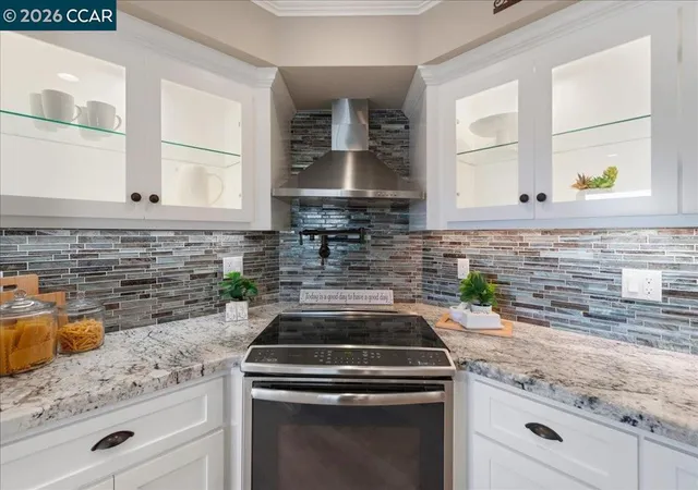 Listing Photo 2 - Condo for sale in building located at 2501 Pine Knl Dr, Walnut Creek, CA 94595 - Unit #8