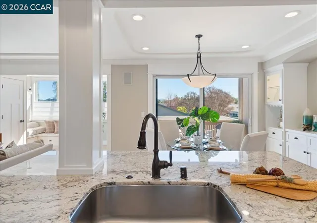 Listing Photo 4 - Condo for sale in building located at 2501 Pine Knl Dr, Walnut Creek, CA 94595 - Unit #8