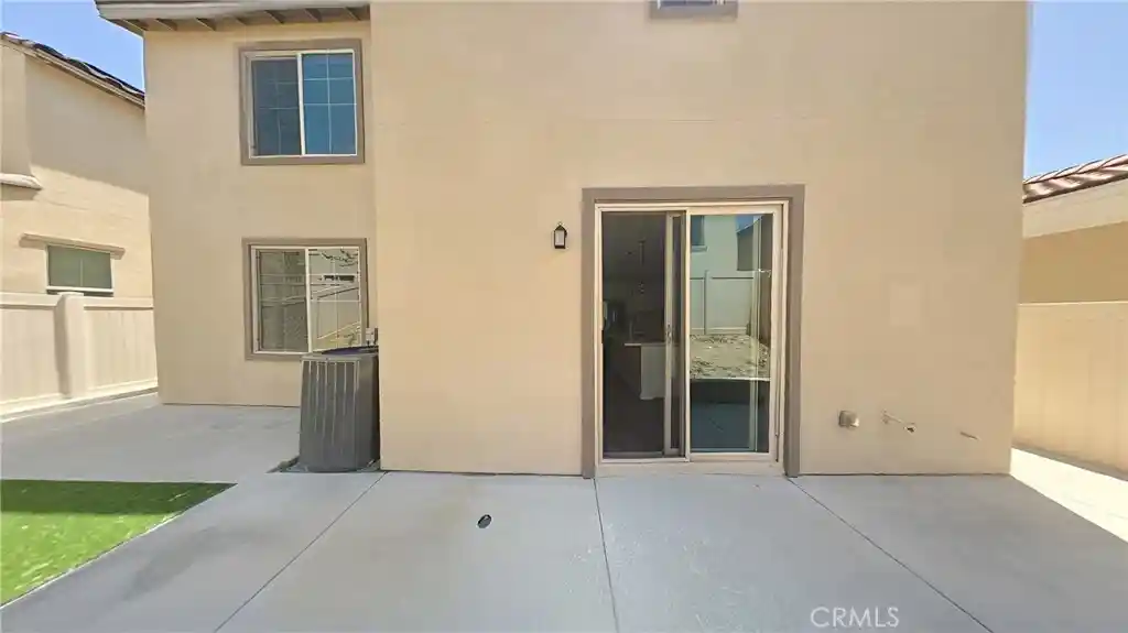 Listing Photo 2 - Condo for sale in 460 N Pinewood located at 460 N Pinewood, Rialto, CA 92376 - Unit 460 N Pinewood