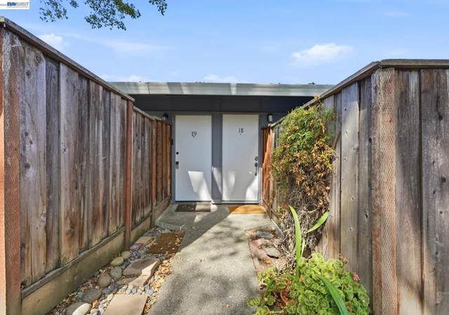 Photo 2 of Condo for sale at 2600 Jones Rd #19, Walnut Creek, CA 94597 | MLS# 41143951 | Listing updated on 2026-10-07