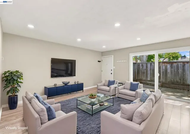 Listing Photo 5 - Condo for sale in building located at 2600 Jones Rd, Walnut Creek, CA 94597 - Unit #19