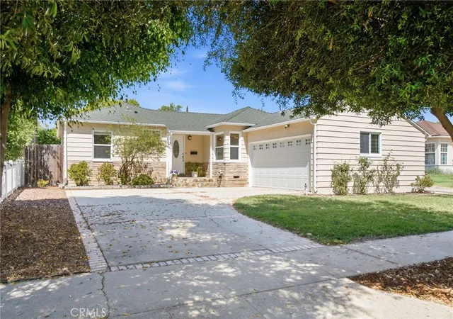 Single family home for sale at 6937 Zelzah Ave, Reseda, CA 91335 | MLS# GD26163861