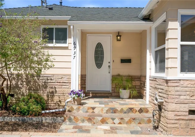 Photo 3 of Single family home for sale at 6937 Zelzah Ave, Reseda, CA 91335 | MLS# GD26163861 | Listing updated on 2026-10-09