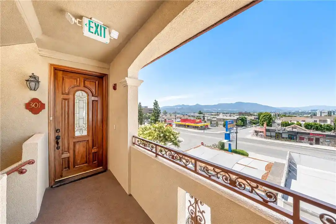 Condo for sale at 421 E Santa Anita #301, Burbank, CA 91501 | MLS# SR26170590
