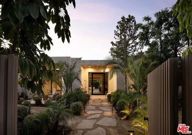 Photo 3 of Mansion for sale at 5105 Oakdale Ave, Woodland Hills, CA 91364 | MLS# 26868537 | Listing updated on 2026-09-23