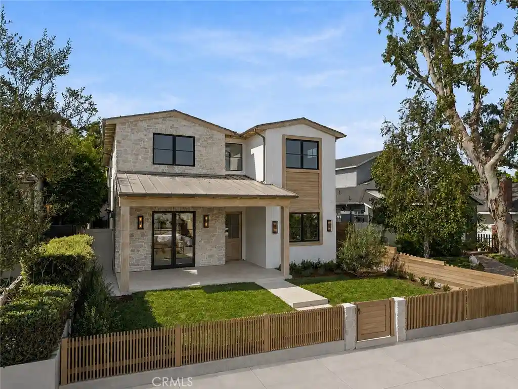 Photo 1 of Mansion for sale at 640 33rd Street, Manhattan Beach, CA 90266 | MLS# SB26160315 | Listing updated on 2026-10-21