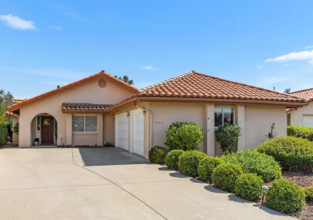 Photo 1 of Single family home for sale at 1066 Ridge Hts Dr, Fallbrook, CA 92028 | MLS# NDP2607371 | Listing updated on 2026-10-03