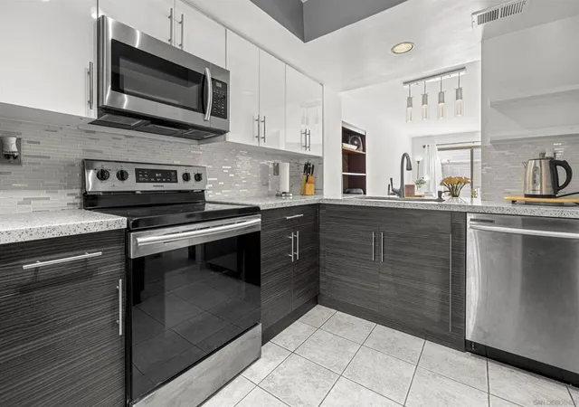 Photo 1 of Townhouse for sale at 814 America Way, Del Mar, CA 92014 | MLS# 260019149SD | Listing updated on 2026-10-08