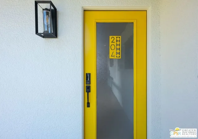 Listing Photo 4 - Condo for sale in building located at 588 E San Lorenzo Rd, Palm Springs, CA 92264 - Unit #204