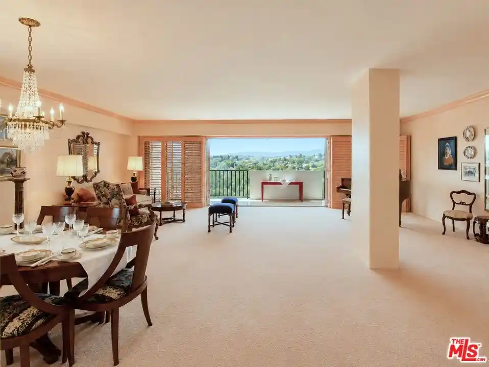 Listing Photo 1 - Condo for sale in 10450 Wilshire Blvd located at 10450 Wilshire Blvd, Los Angeles, CA 90024 - Unit #10J