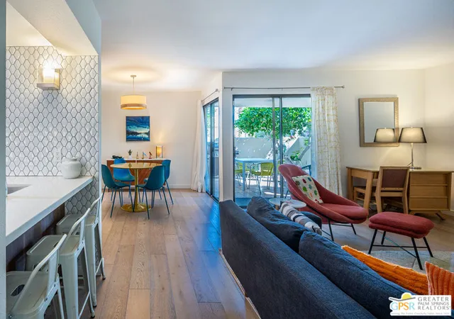 Listing Photo 4 - Condo for sale in building located at 2094 Normandy Ct, Palm Springs, CA 92264