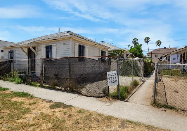 Photo 3 of House for sale at 9309 S Western Ave, Los Angeles, CA 90047 | MLS# SB26171343 | Listing updated on 2026-08-31