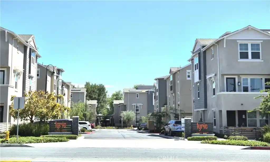 Listing Photo 2 - Condo for sale in 16426 Whittier Blvd located at 16426 Whittier Blvd, Whittier, CA 90603 - Unit 16426 Whittier Blvd