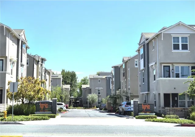 Listing Photo 2 - Condo for sale in building located at 16426 Whittier Blvd, Whittier, CA 90603 - Unit #5