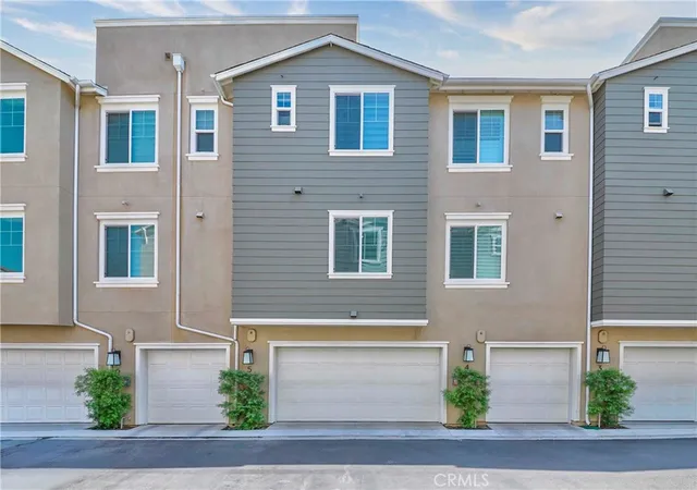 Listing Photo 4 - Condo for sale in building located at 16426 Whittier Blvd, Whittier, CA 90603 - Unit #5