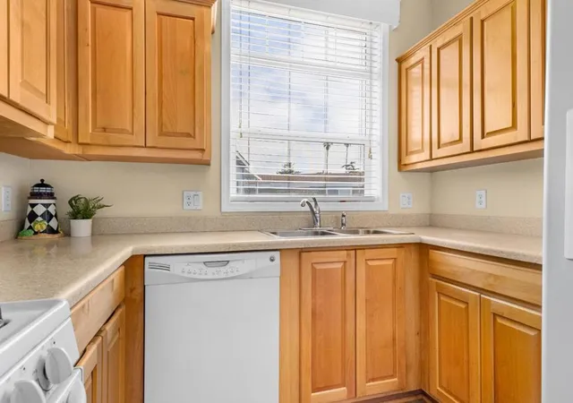 Photo 3 of Sale Pending at 1555 Merrill St #7, Santa Cruz, CA 95062 | MLS# ML82056663 | Listing updated on 2026-10-05
