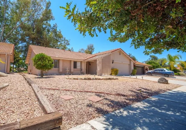 Photo 2 of Single family home for sale at 1925 Silver Oak Way, Hemet, CA 92545 | MLS# SW26171407 | Listing updated on 2026-10-09