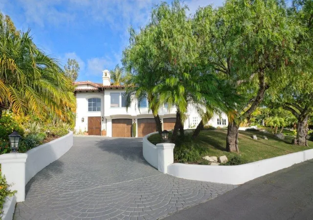 Photo 4 of Single family home for sale at 32524 Seacliff Dr, Rancho Palos Verdes, CA 90275 | MLS# 219151114DA | Listing updated on 2026-09-29