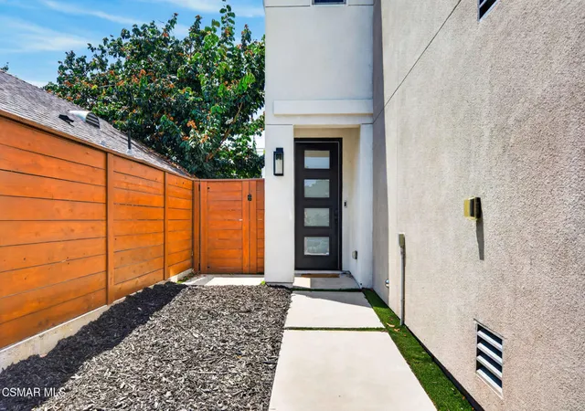 Photo 2 of Single family home for sale at 1135 N Commonwealth Ave, Los Angeles, CA 90029 | MLS# 226003732 | Listing updated on 2026-10-07