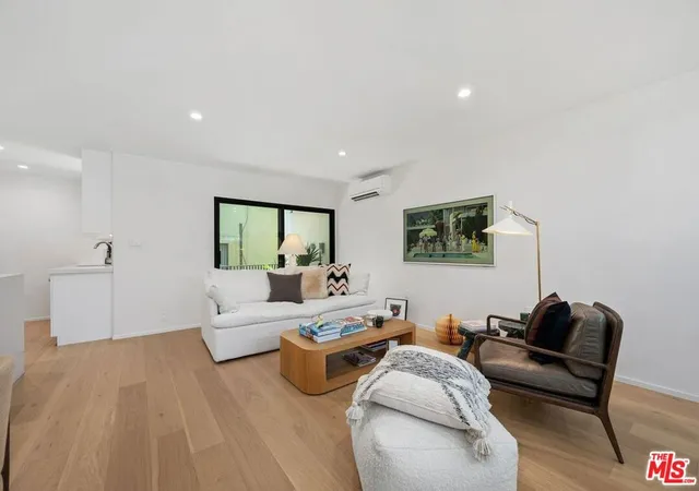 Listing Photo 4 - Condo for sale in building located at 2233 4Th St, Santa Monica, CA 90405 - Unit #3