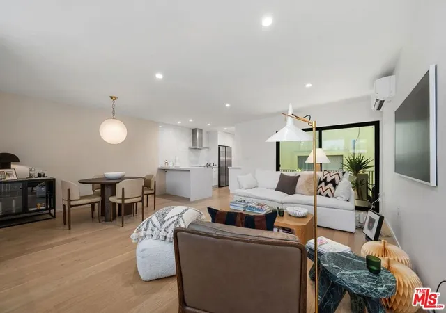 Listing Photo 5 - Condo for sale in building located at 2233 4Th St, Santa Monica, CA 90405 - Unit #3