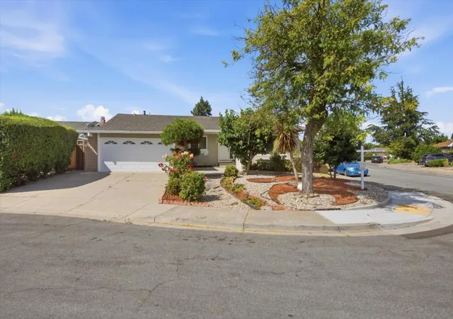 Photo 2 of Sale Pending at 3207 Defoe Ct, Fremont, CA 94536 | MLS# ML82056756 | Listing updated on 2026-09-17