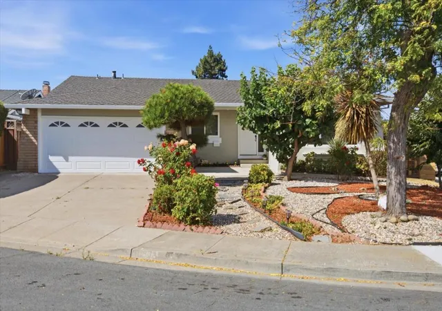 Photo 3 of Sale Pending at 3207 Defoe Ct, Fremont, CA 94536 | MLS# ML82056756 | Listing updated on 2026-09-17