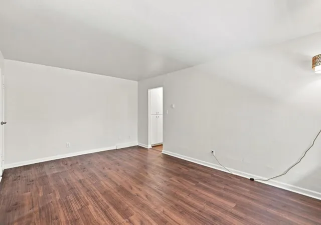 Listing Photo 5 - Condo for sale in building located at 3877 Howe St, Oakland, CA 94611 - Unit #108