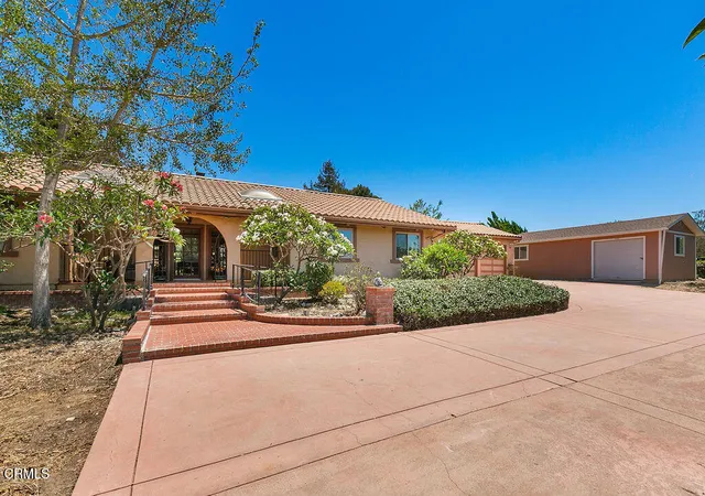 Photo 3 of Single family home for sale at 567 N Avocado Pl, Camarillo, CA 93010 | MLS# V1-38035 | Listing updated on 2026-09-24