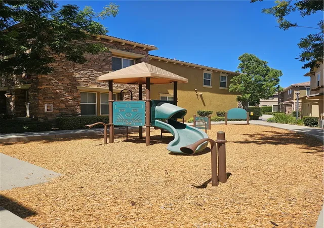 Listing Photo 1 - Condo for sale in building located at 30505 Cyn Hls, Lake Elsinore, CA 92532 - Unit #2103