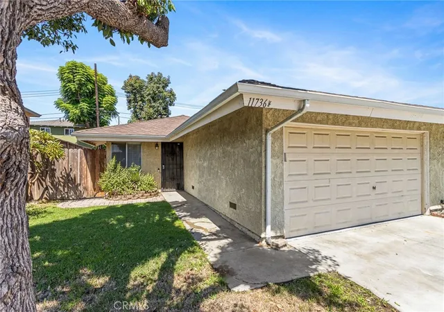 Listing Photo 1 - Condo for sale in building located at 11736 1/2 215th, Lakewood, CA 90715