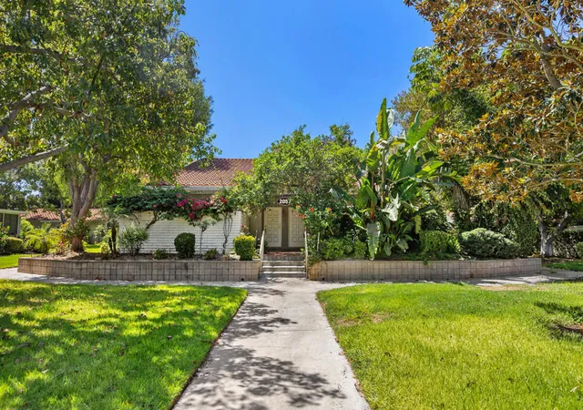 Listing Photo 5 - Condo for sale in building located at 2057 Via Mariposa E, Laguna Woods, CA 92637 - Unit #B