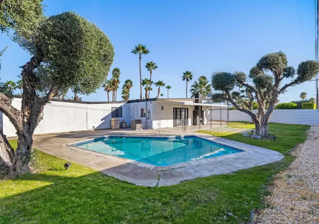 Photo 3 of Single family home for sale at 2695 N Mccarn Rd, Palm Springs, CA 92262 | MLS# 219151138DA | Listing updated on 2026-09-16