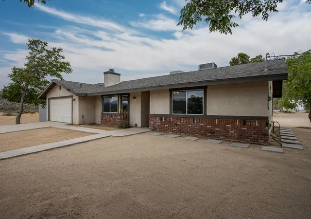 Photo 2 of Single family home for sale at 55668 Encelia Dr, Yucca Valley, CA 92284 | MLS# 219151139DA | Listing updated on 2026-09-26
