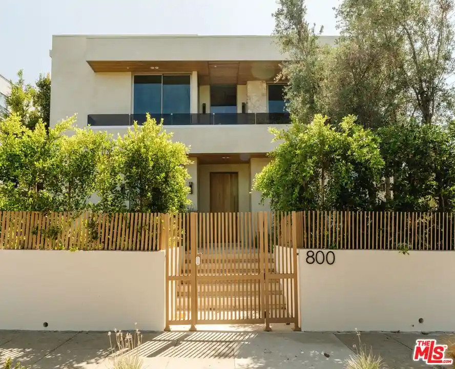 Photo 1 of Mansion for sale at 800 N La Jolla Ave, Los Angeles, CA 90046 | MLS# 26865605 | Listing updated on 2026-10-29