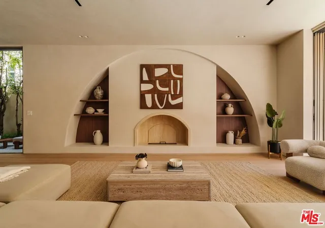 Photo 2 of Mansion for sale at 800 N La Jolla Ave, Los Angeles, CA 90046 | MLS# 26865605 | Listing updated on 2026-09-17