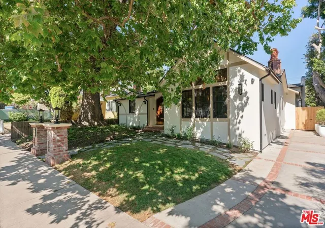 Photo 3 of Single family home for sale at 224 N Bowling Green Way, Los Angeles, CA 90049 | MLS# 26868629 | Listing updated on 2026-09-29