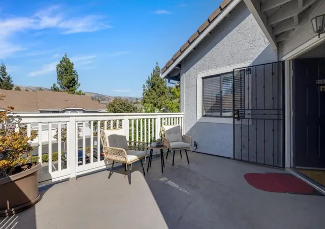 Photo 3 of Condo for sale at 2538 Yerba Hills Ct, San Jose, CA 95121 | MLS# ML82056807 | Listing updated on 2026-10-05