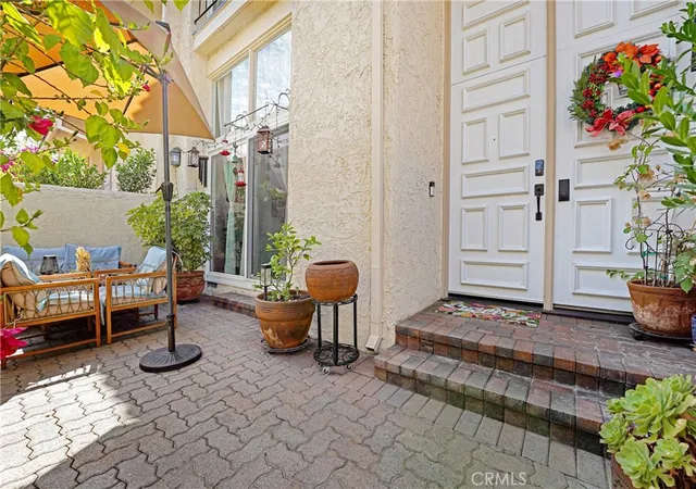 Photo 2 of Townhouse for sale at 6225 Nita, Woodland Hills, CA 91367 | MLS# SR26171765 | Listing updated on 2026-10-12