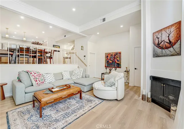 Photo 3 of Townhouse for sale at 6225 Nita, Woodland Hills, CA 91367 | MLS# SR26171765 | Listing updated on 2026-10-12