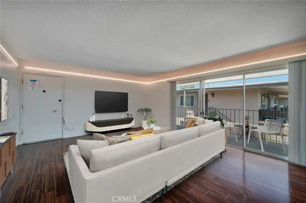 Listing Photo 2 - Condo for sale in 2940 W Carson located at 2940 W Carson, Torrance, CA 90503 - Unit #211