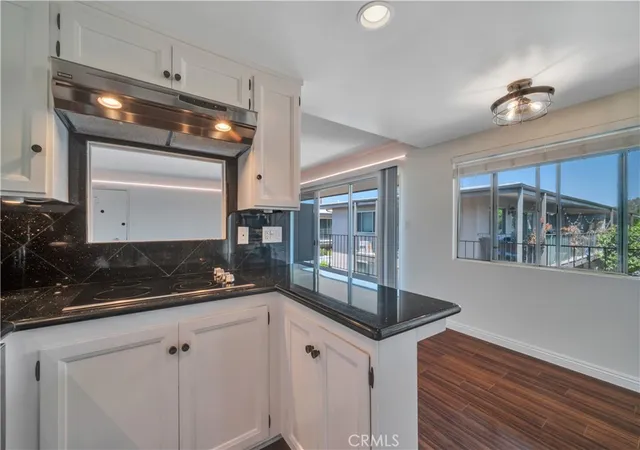 Listing Photo 3 - Condo for sale in building located at 2940 W Carson, Torrance, CA 90503 - Unit #211