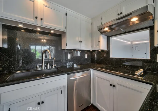 Listing Photo 4 - Condo for sale in building located at 2940 W Carson, Torrance, CA 90503 - Unit #211