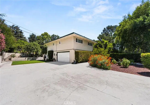 Photo 3 of Sale Pending at 2449 Euclid Cres E, Upland, CA 91784 | MLS# CV26171920 | Listing updated on 2026-10-02