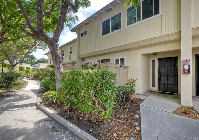 Listing Photo 4 - Condo for sale in building located at 3614 Harvard Dr, Oceanside, CA 92056 - Unit #B