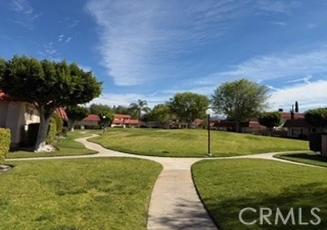 Listing Photo 4 - Condo for sale in building located at 25365 Via Verde, Lake Forest, CA 92630
